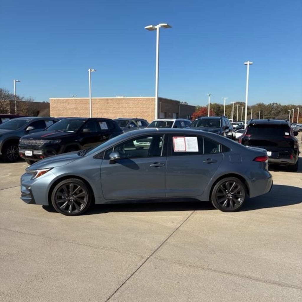 Used 2025 Toyota Corolla SE Sedan