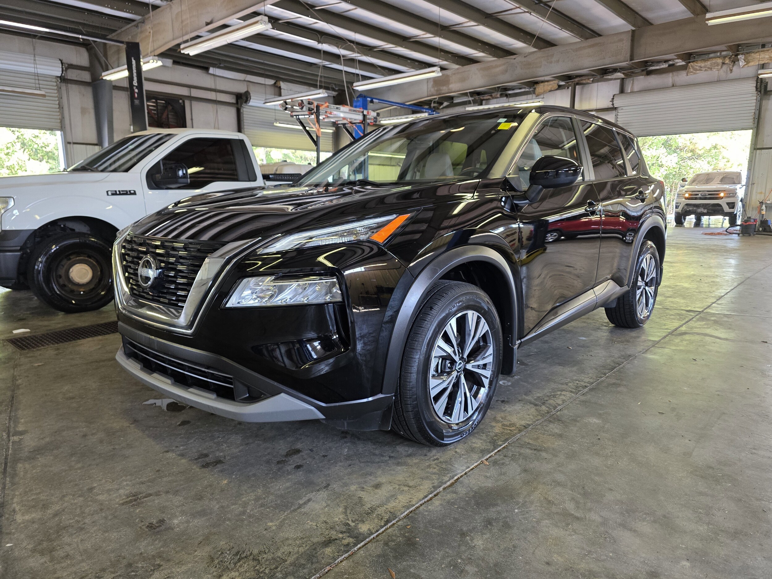 2023 Nissan Rogue SV photo 2