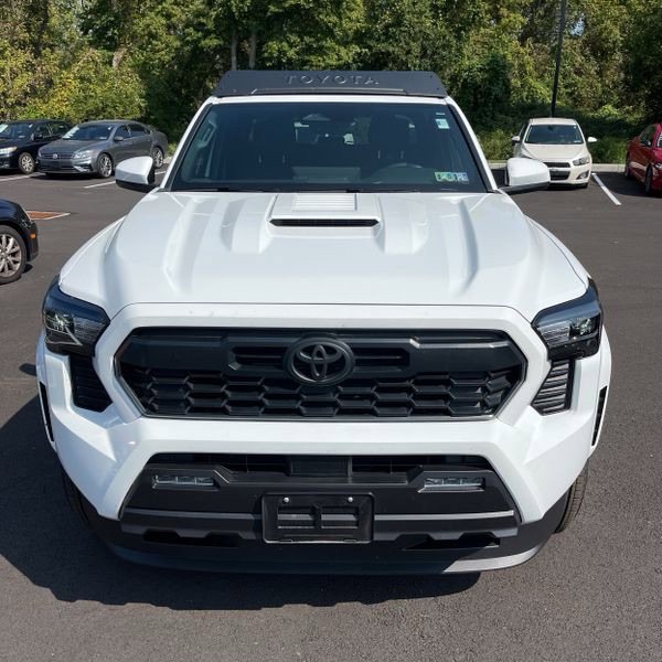 2025 Toyota Tacoma TRD Sport photo 2