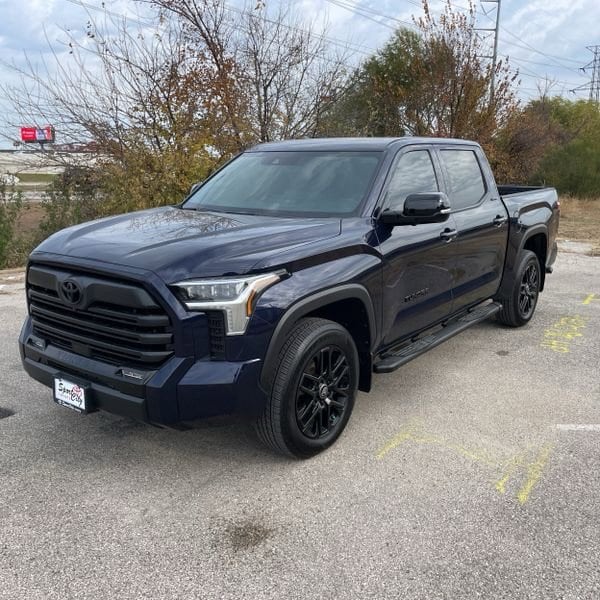 2025 Toyota Tundra Limited's photo