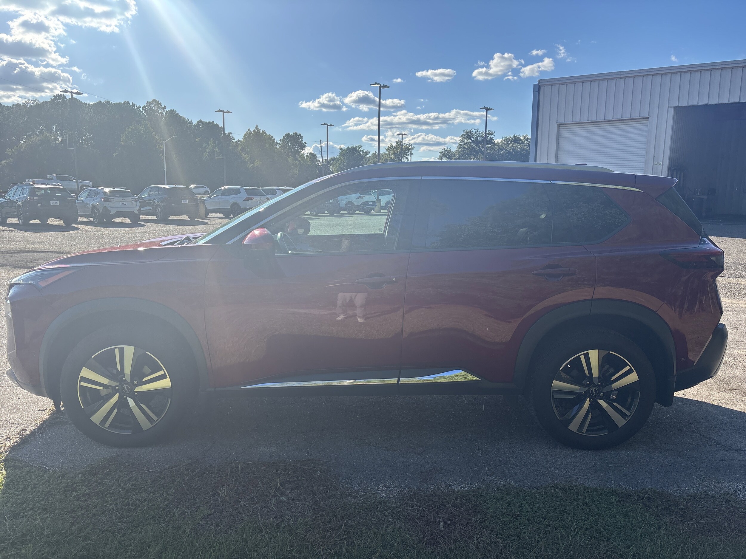 2023 Nissan Rogue SL photo 2