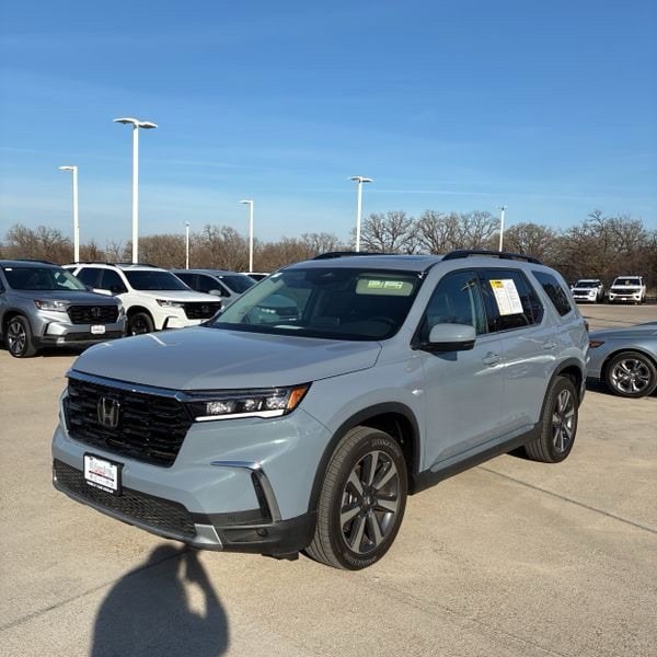 2025 Honda Pilot Touring's photo