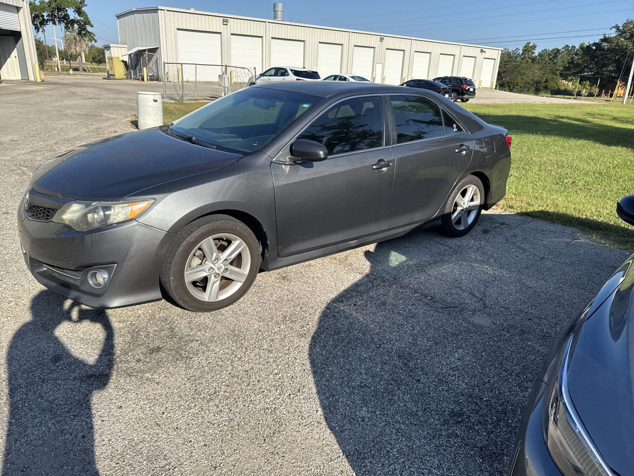 2012 Toyota Camry SE photo 2