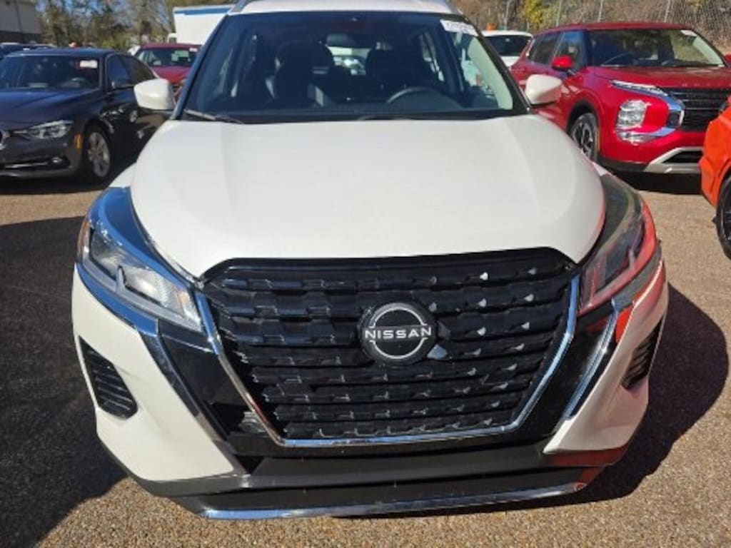 Used 2024 Nissan Kicks SV SUV