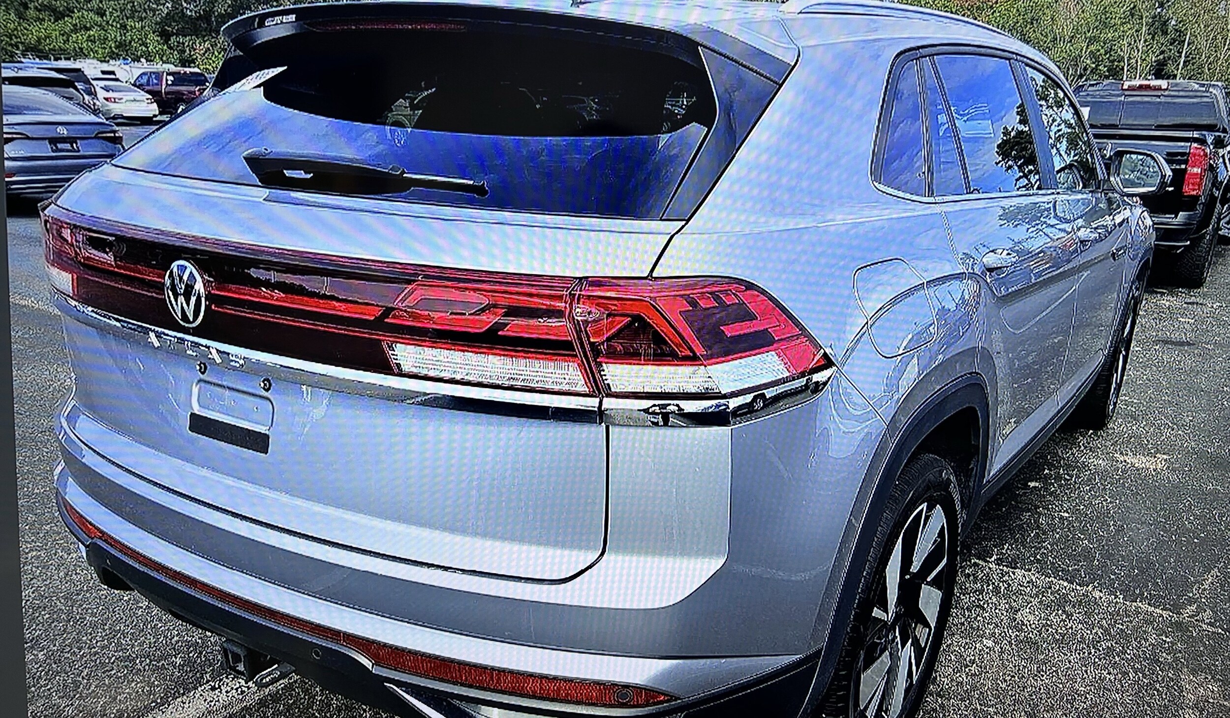 2025 Volkswagen Atlas Cross Sport SE Technology photo 2