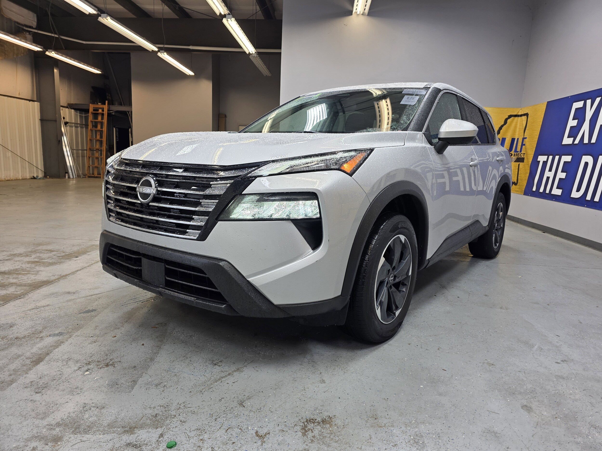 2024 Nissan Rogue SV photo 3