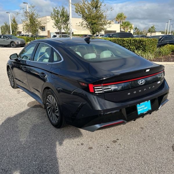 2025 Hyundai Sonata Hybrid Limited photo 3