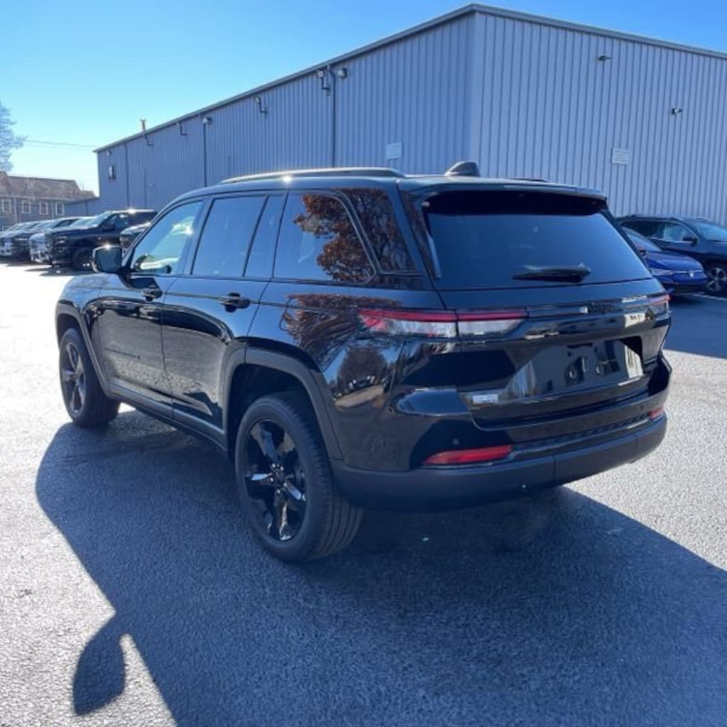 Used 2025 Jeep Grand Cherokee Limited SUV