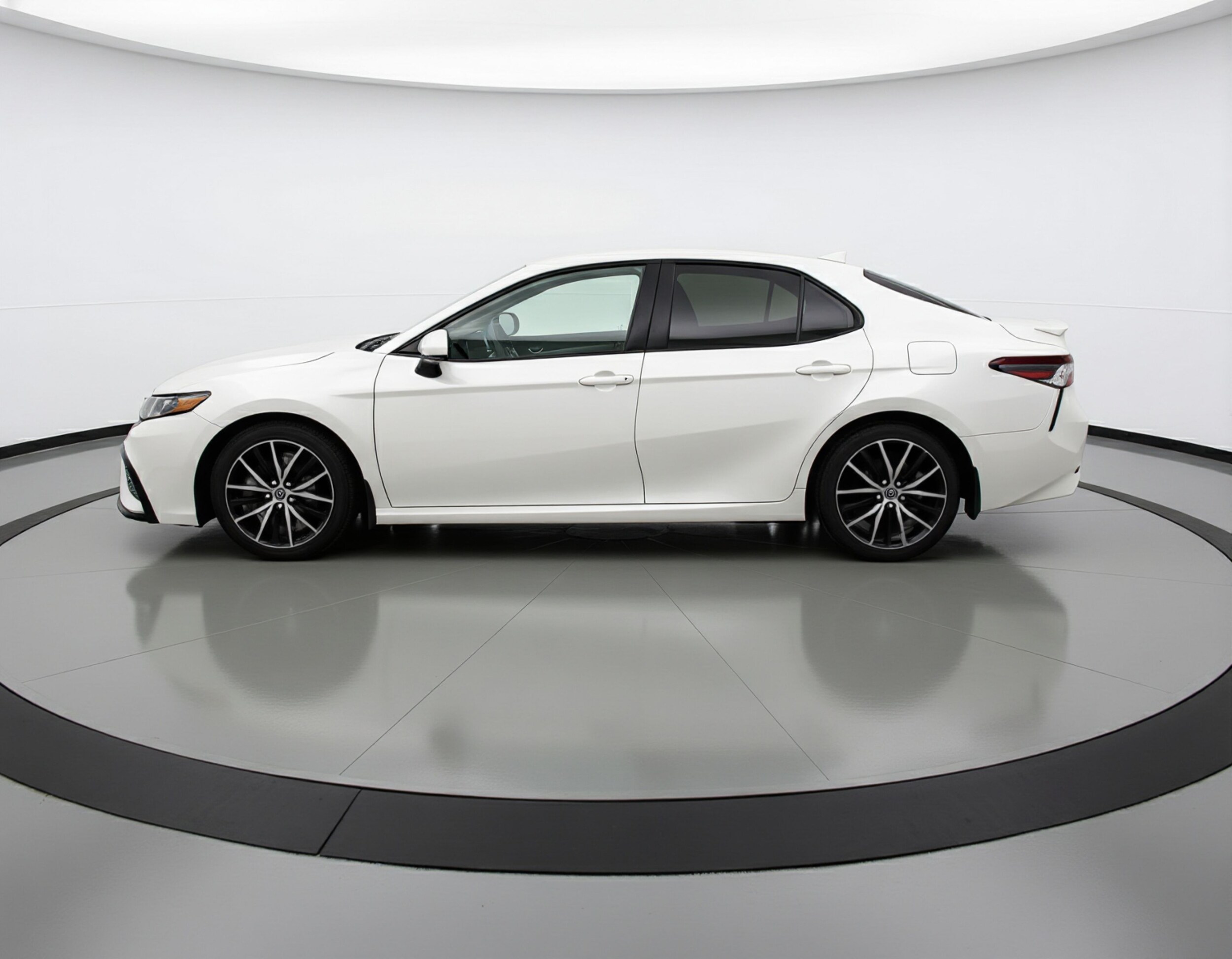 Thumbnail: 2023 Toyota Camry - 4