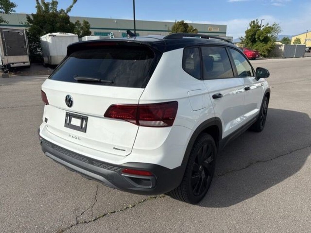 Used 2024 Volkswagen Taos SE Black SUV