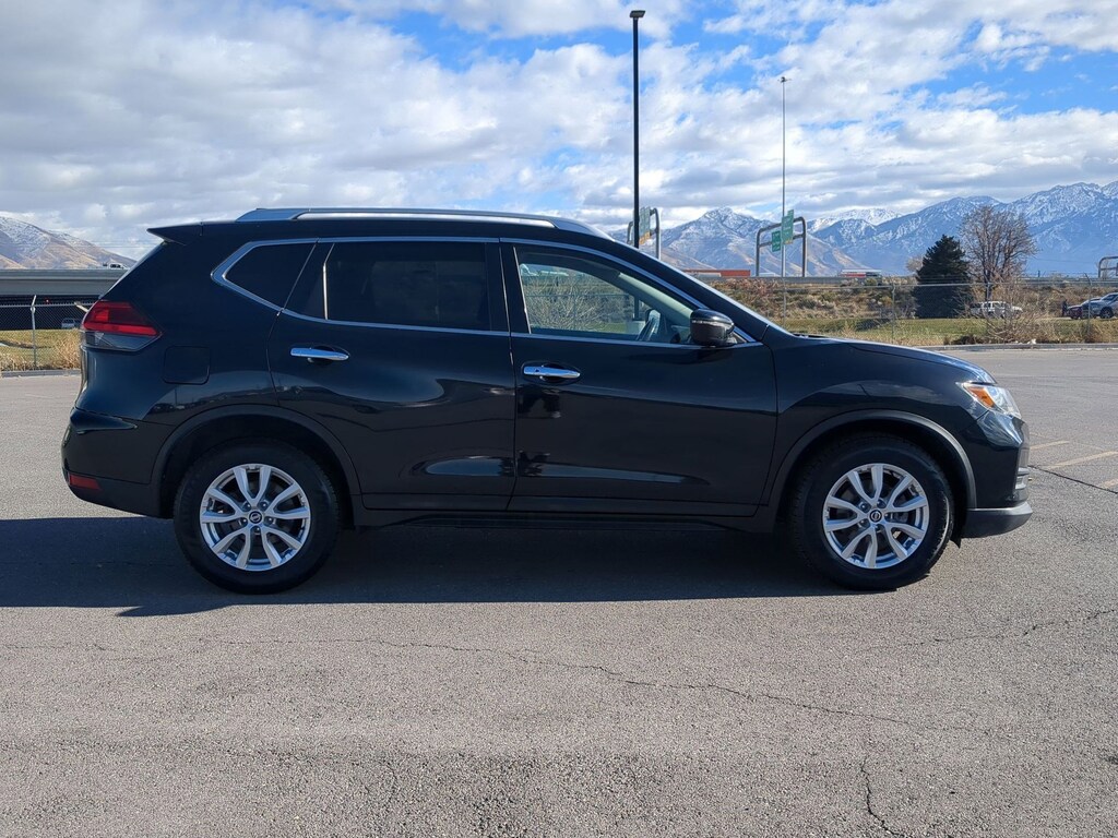Used 2017 Nissan Rogue SV SUV