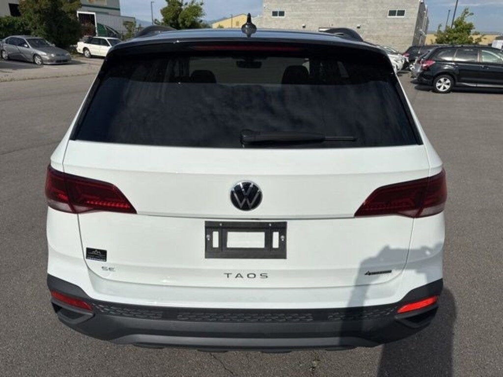 Used 2024 Volkswagen Taos SE Black SUV