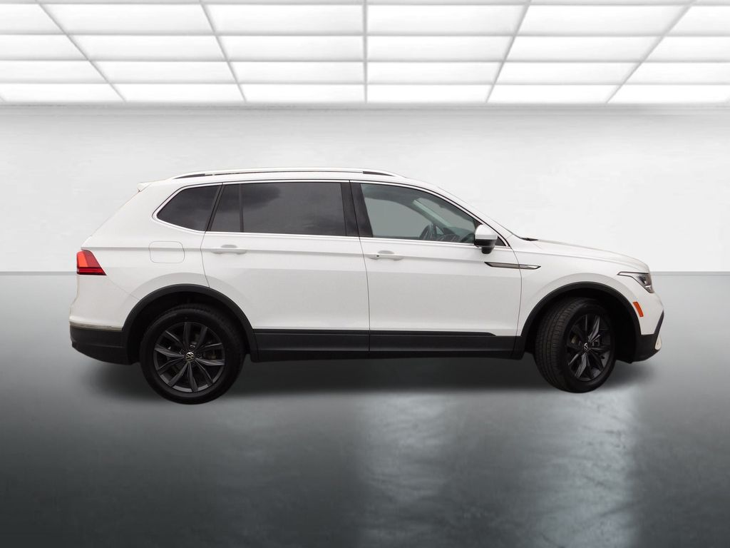 2022 Volkswagen Tiguan SE photo 3