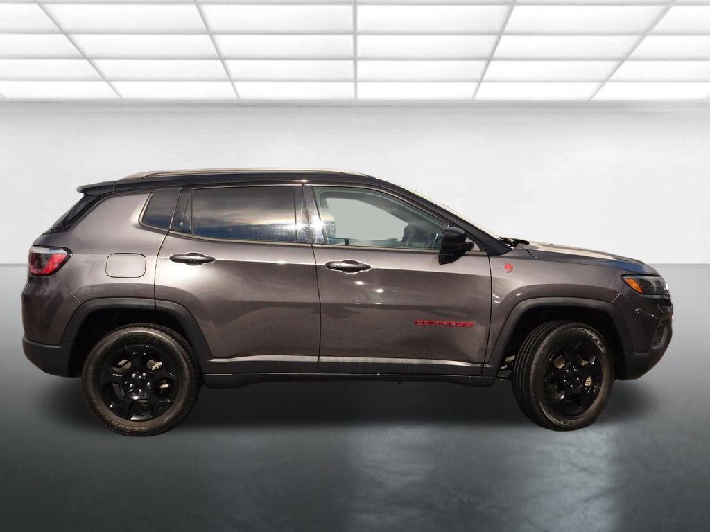 2023 Jeep Compass Trailhawk photo 2