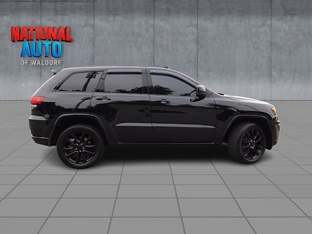 2022 Jeep Cherokee Laredo photo 2