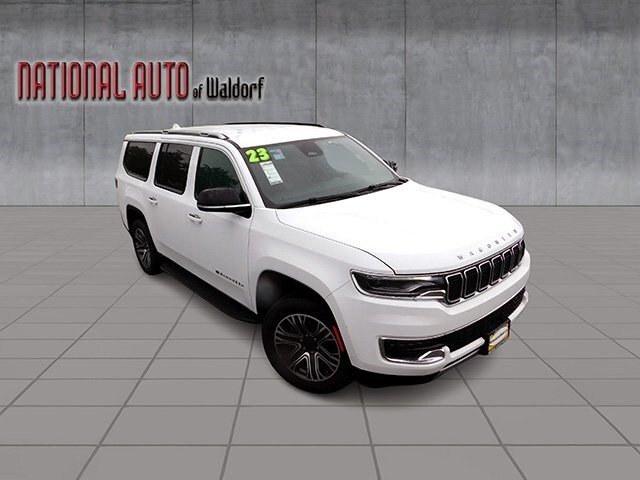 2023 Jeep Wagoneer L Series II photo 2