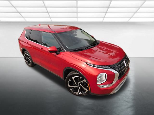 2024 Mitsubishi Outlander SE Black Edition photo 2