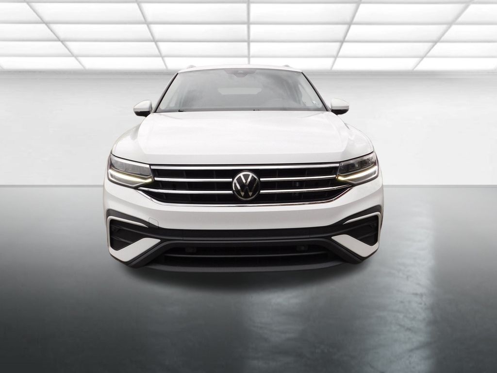2022 Volkswagen Tiguan SE photo 2