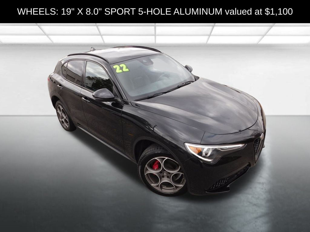 2022 Alfa Romeo Stelvio Sprint photo 2