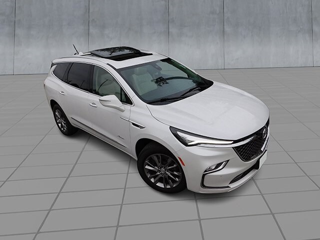 2022 Buick Enclave Avenir photo 2