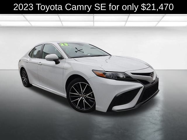2023 Toyota Camry SE's photo