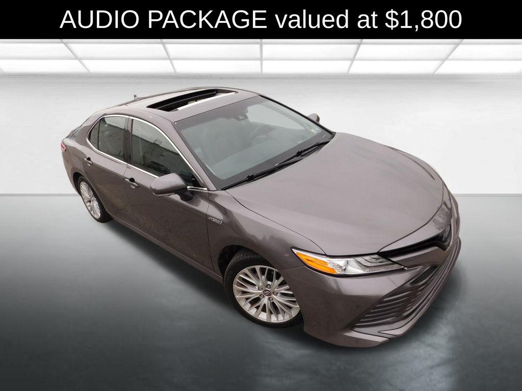 2018 Toyota Camry Hybrid XLE photo 2