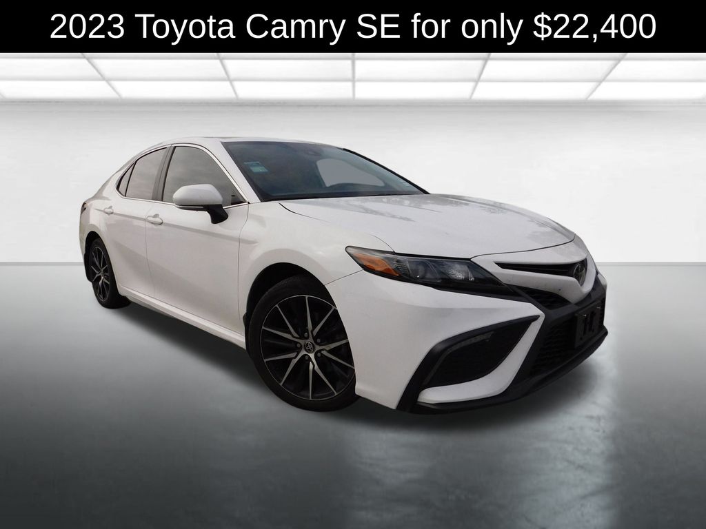 2023 Toyota Camry SE's photo