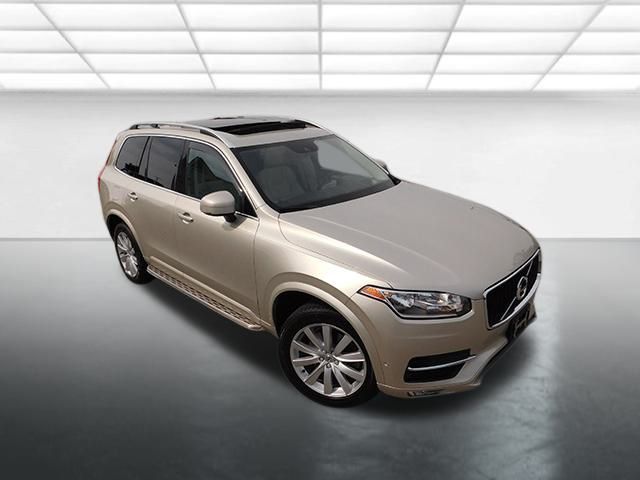 2016 Volvo XC90 Momentum photo 2