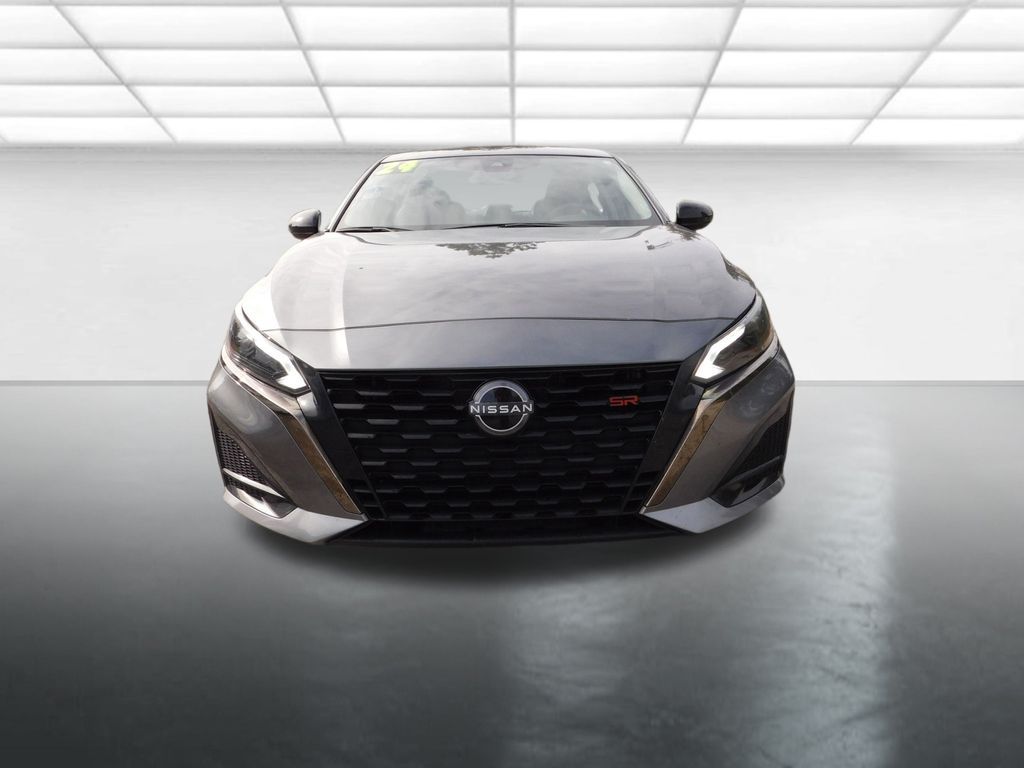 2024 Nissan Altima 2.5 SR photo 3
