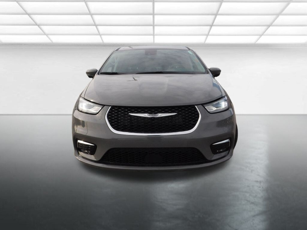 Used 2023 Chrysler Pacifica Touring L Van Passenger Van