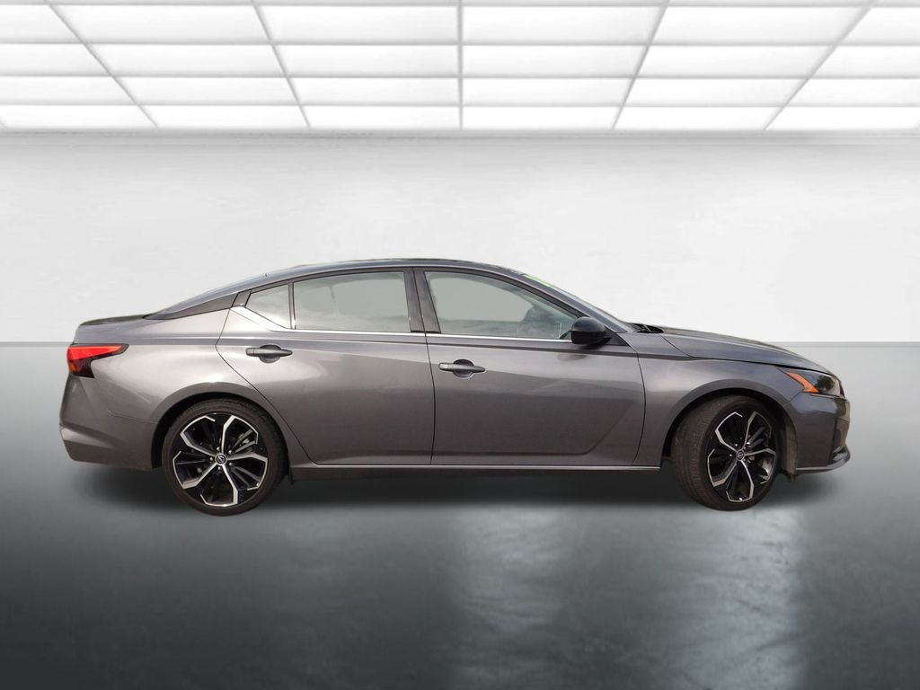 2024 Nissan Altima 2.5 SR photo 4