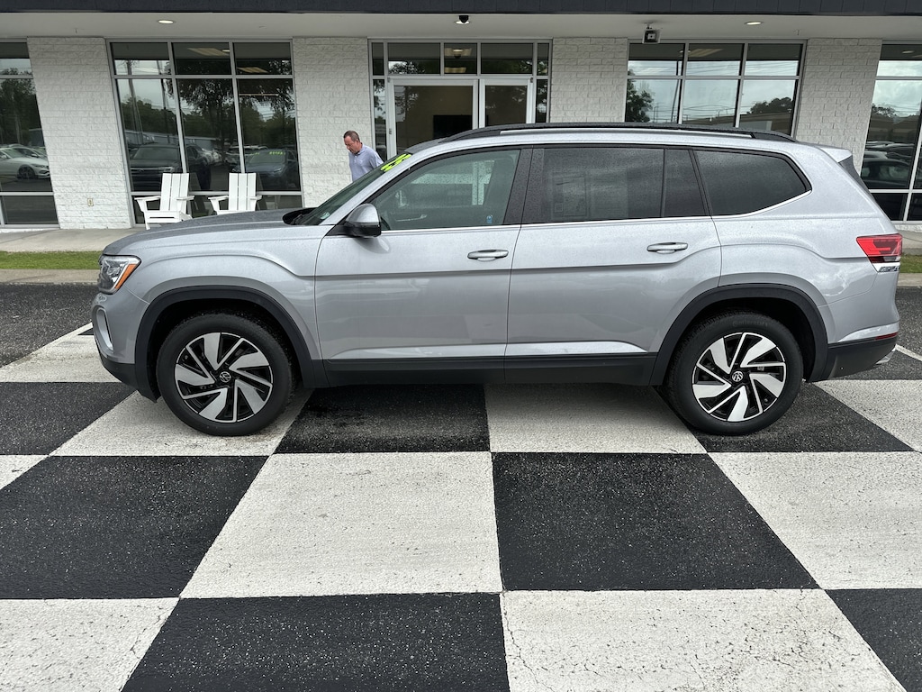 Used 2025 Volkswagen Atlas 2.0T SE w/Technology SUV