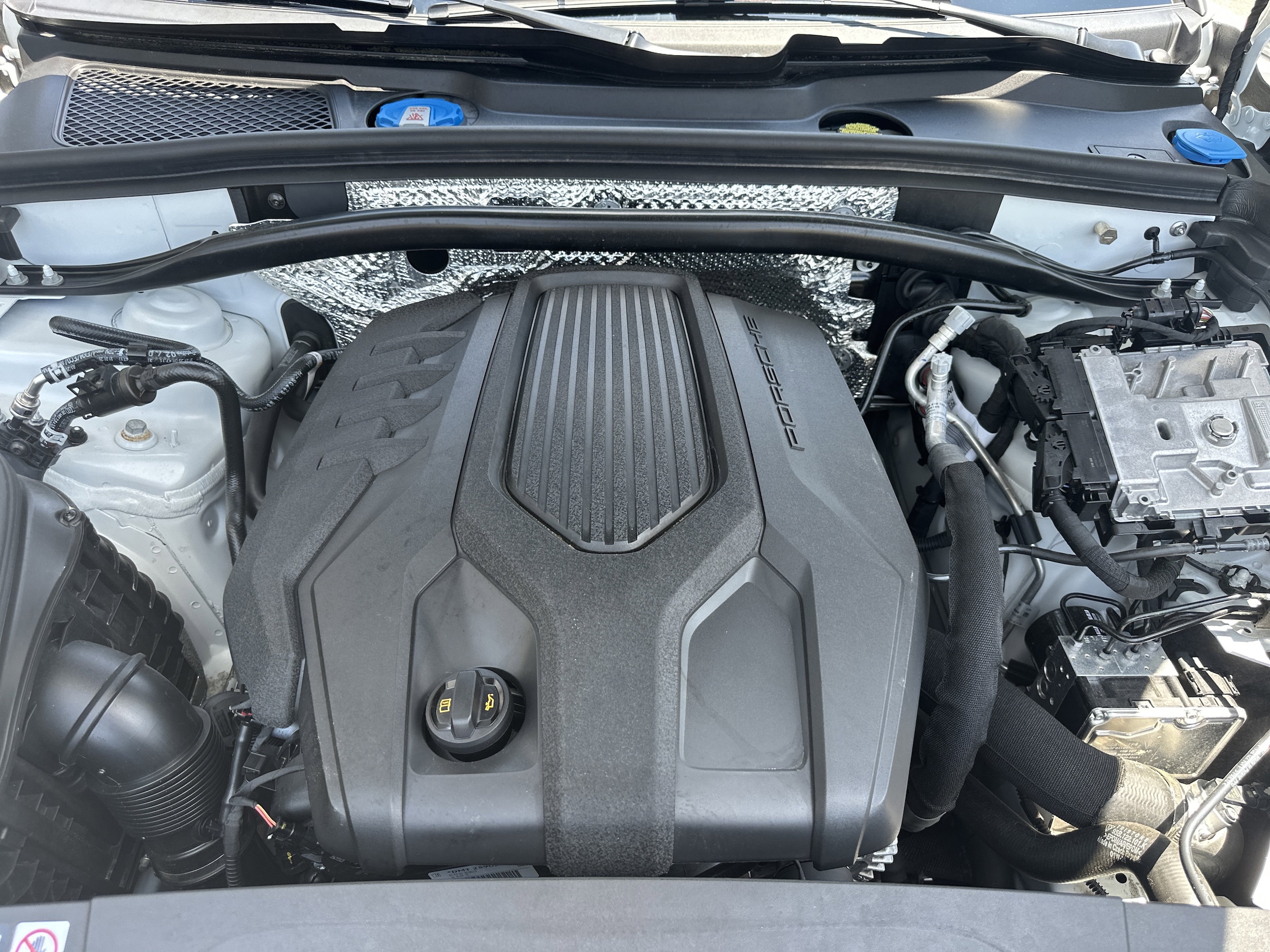 2025 Porsche Macan - Photo 9