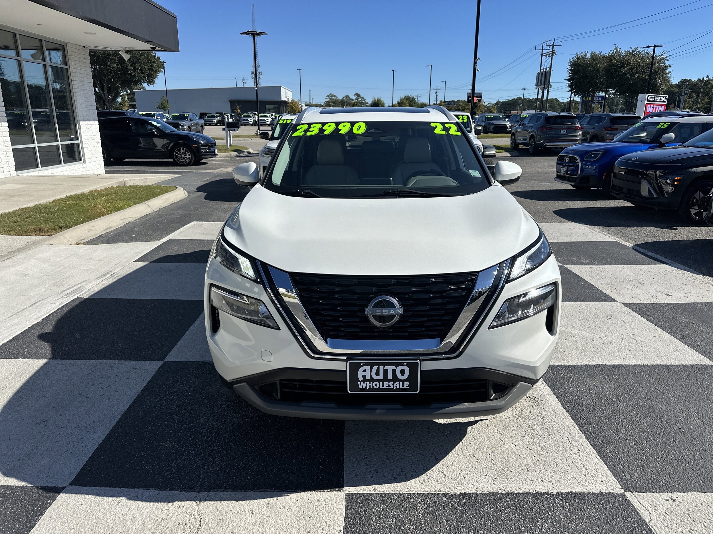 2022 Nissan Rogue SV photo 2