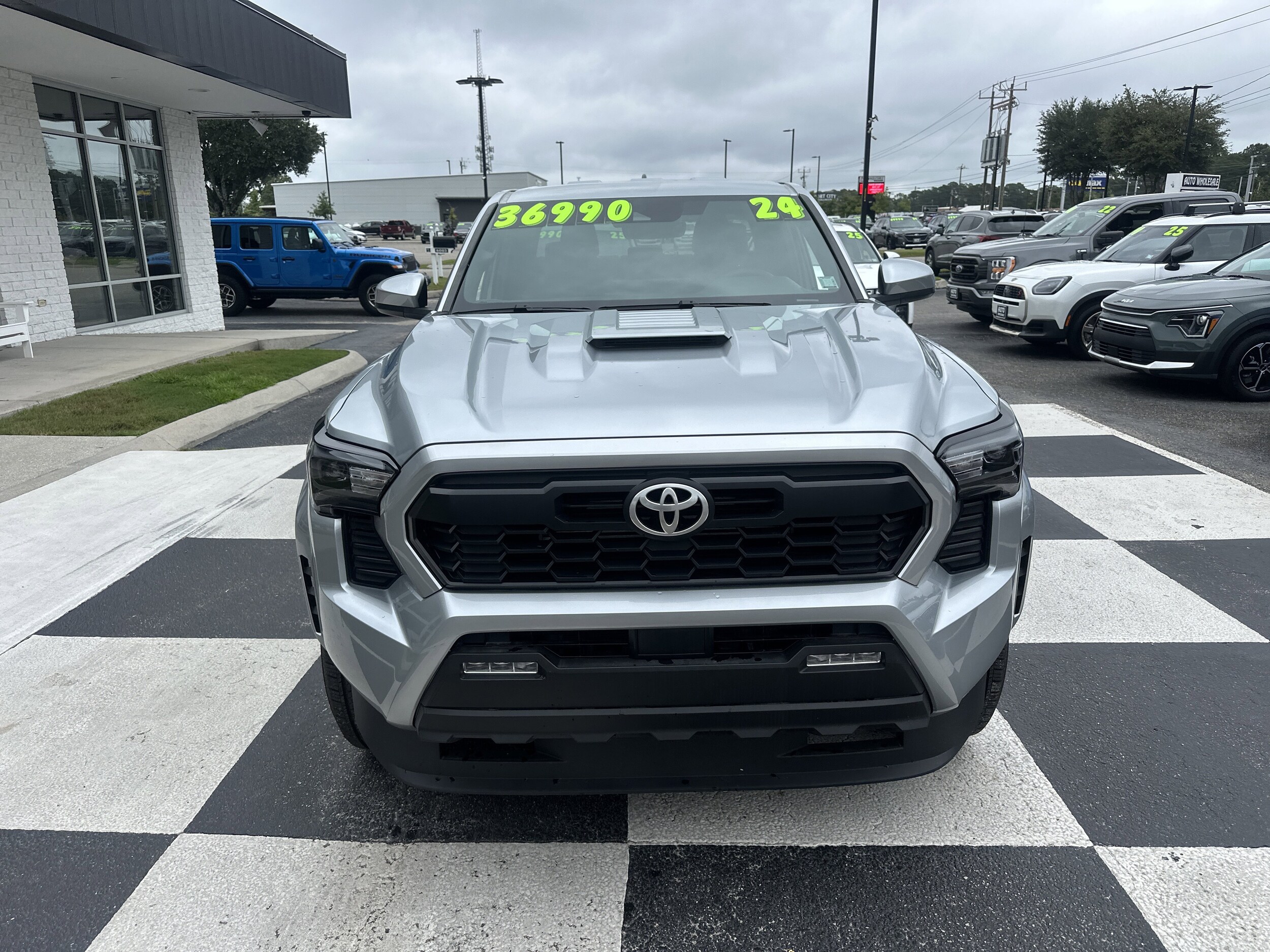 2024 Toyota Tacoma TRD Sport photo 2