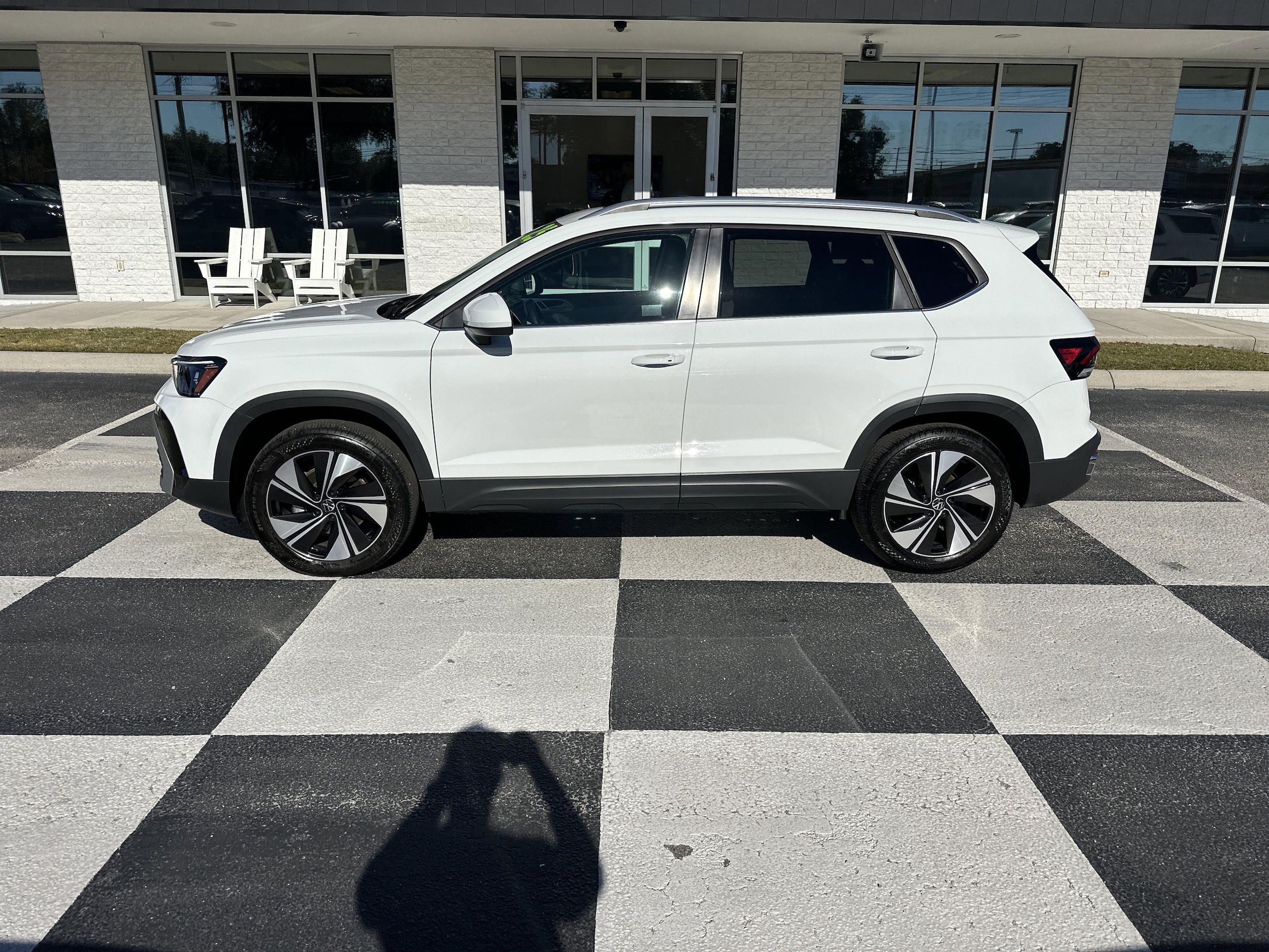 2025 Volkswagen Taos SE's photo