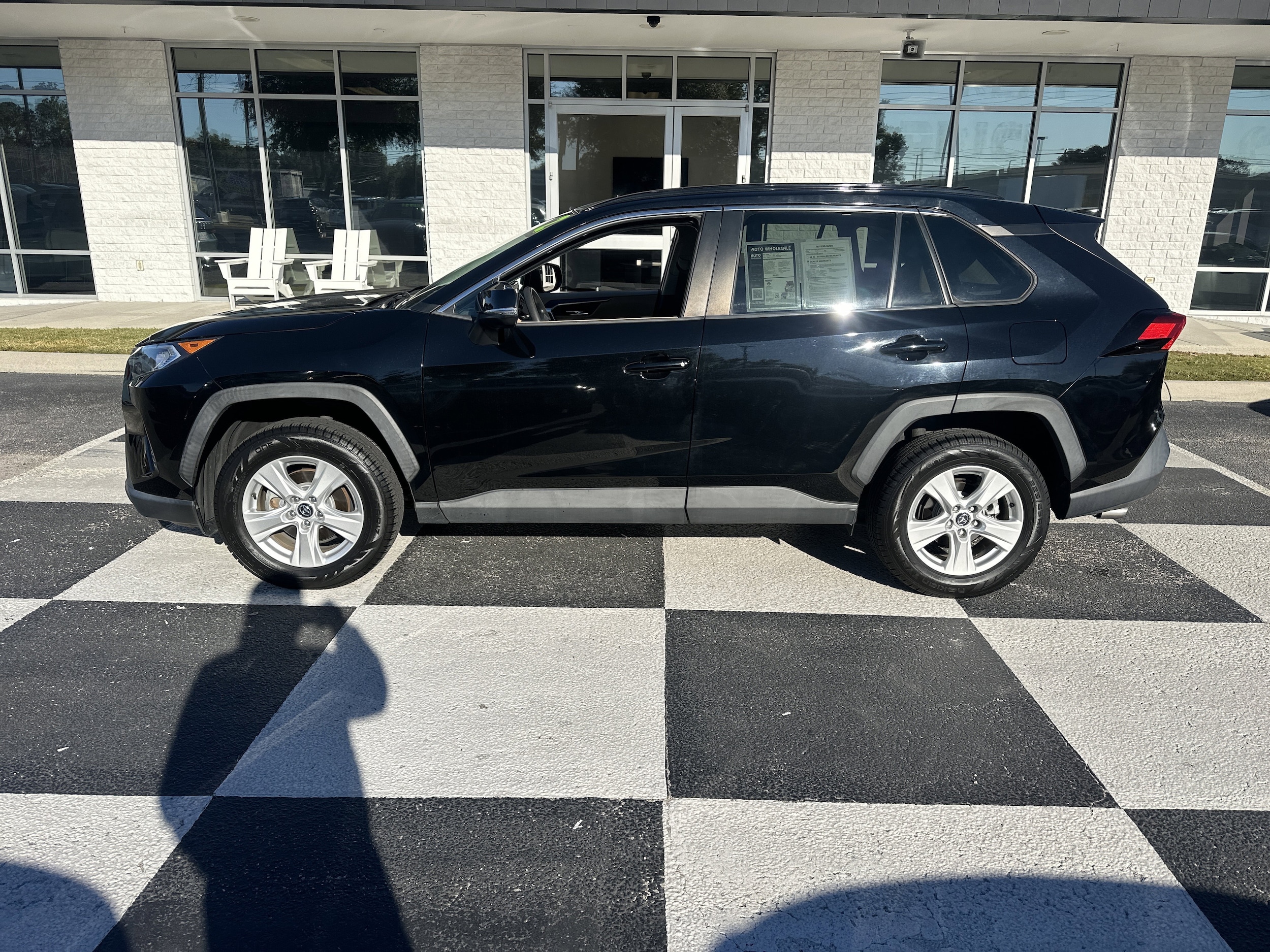 2021 Toyota RAV4 XLE's photo