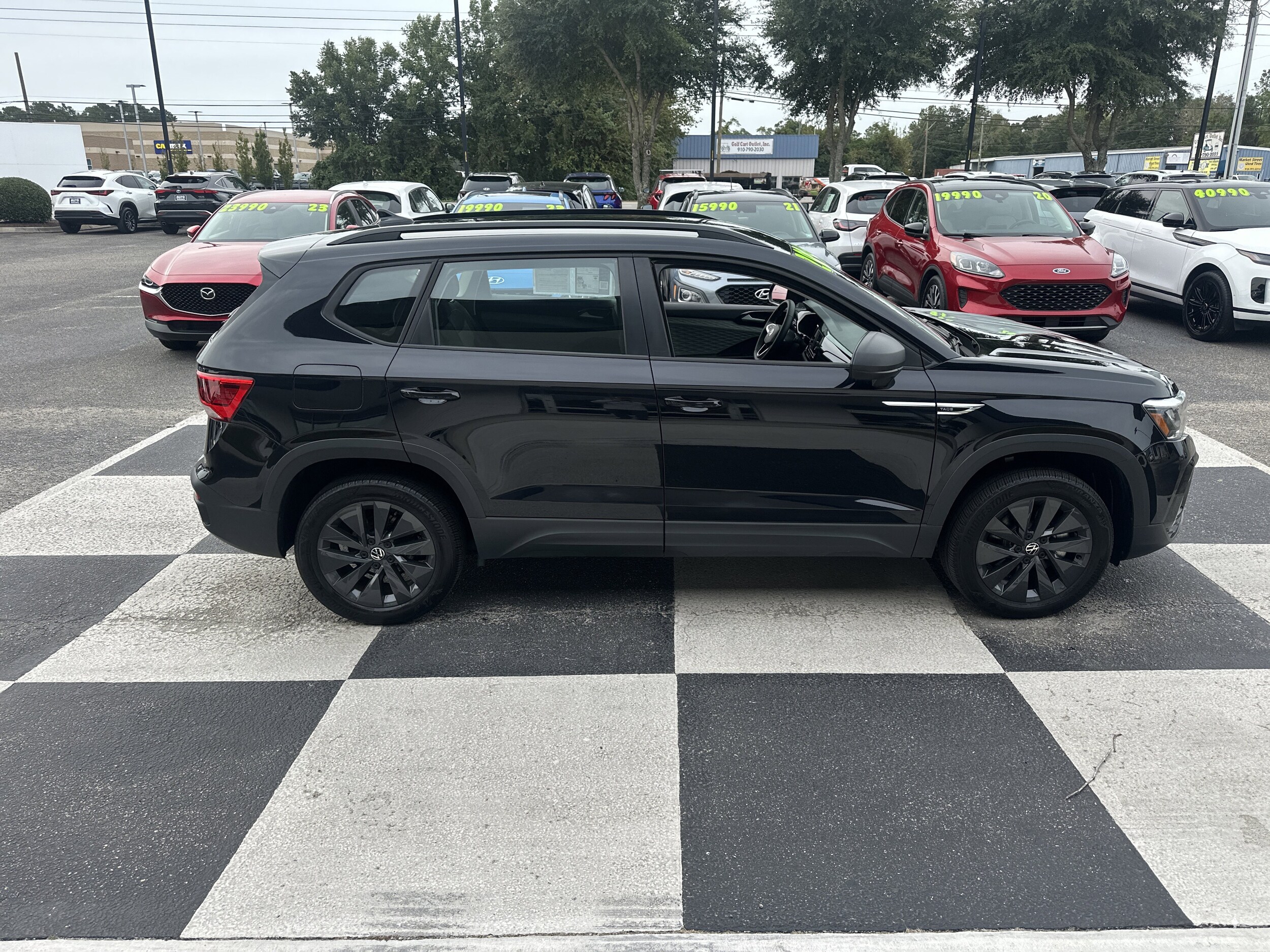 2024 Volkswagen Taos S photo 2