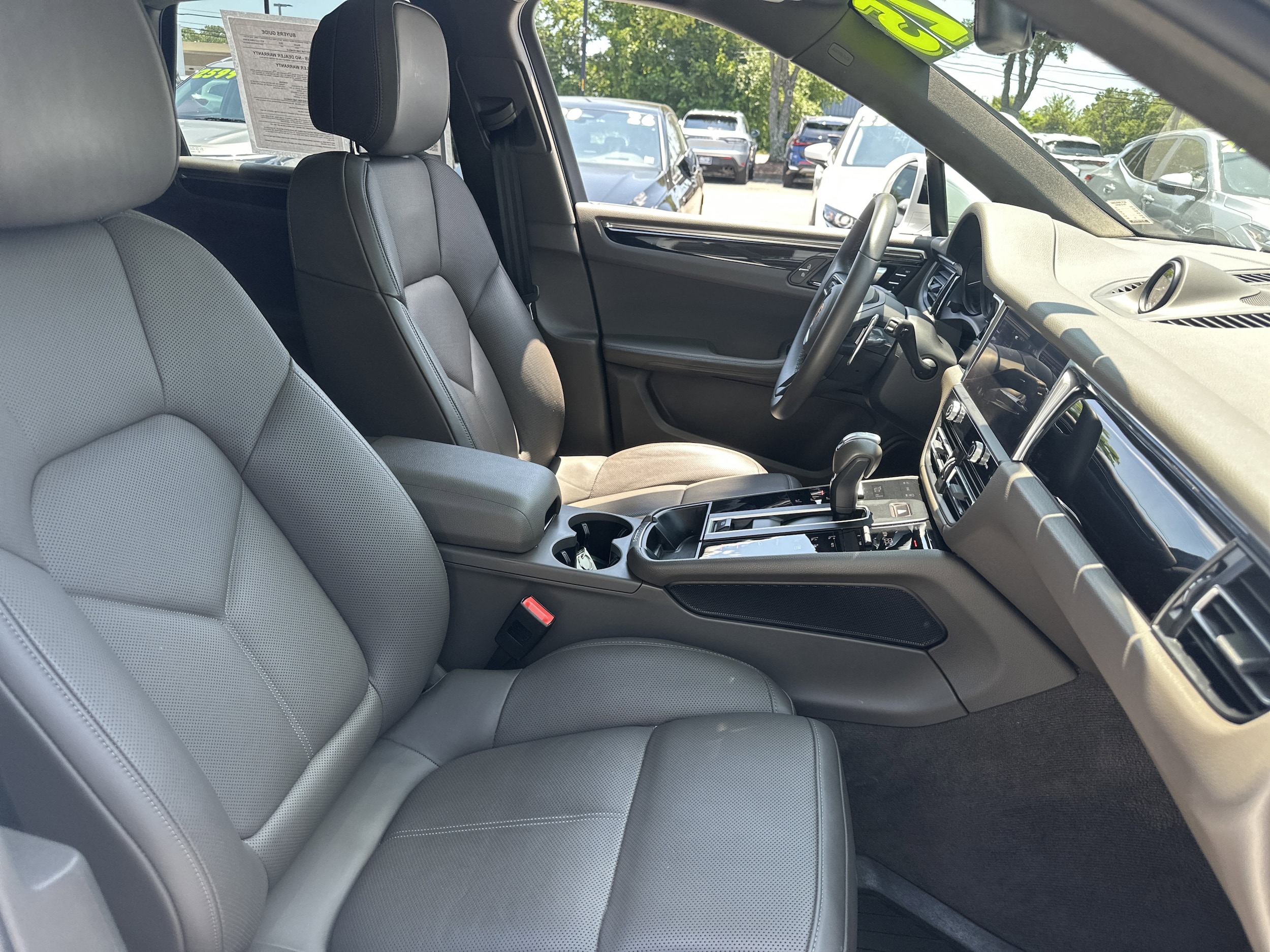 2025 Porsche Macan - Photo 13