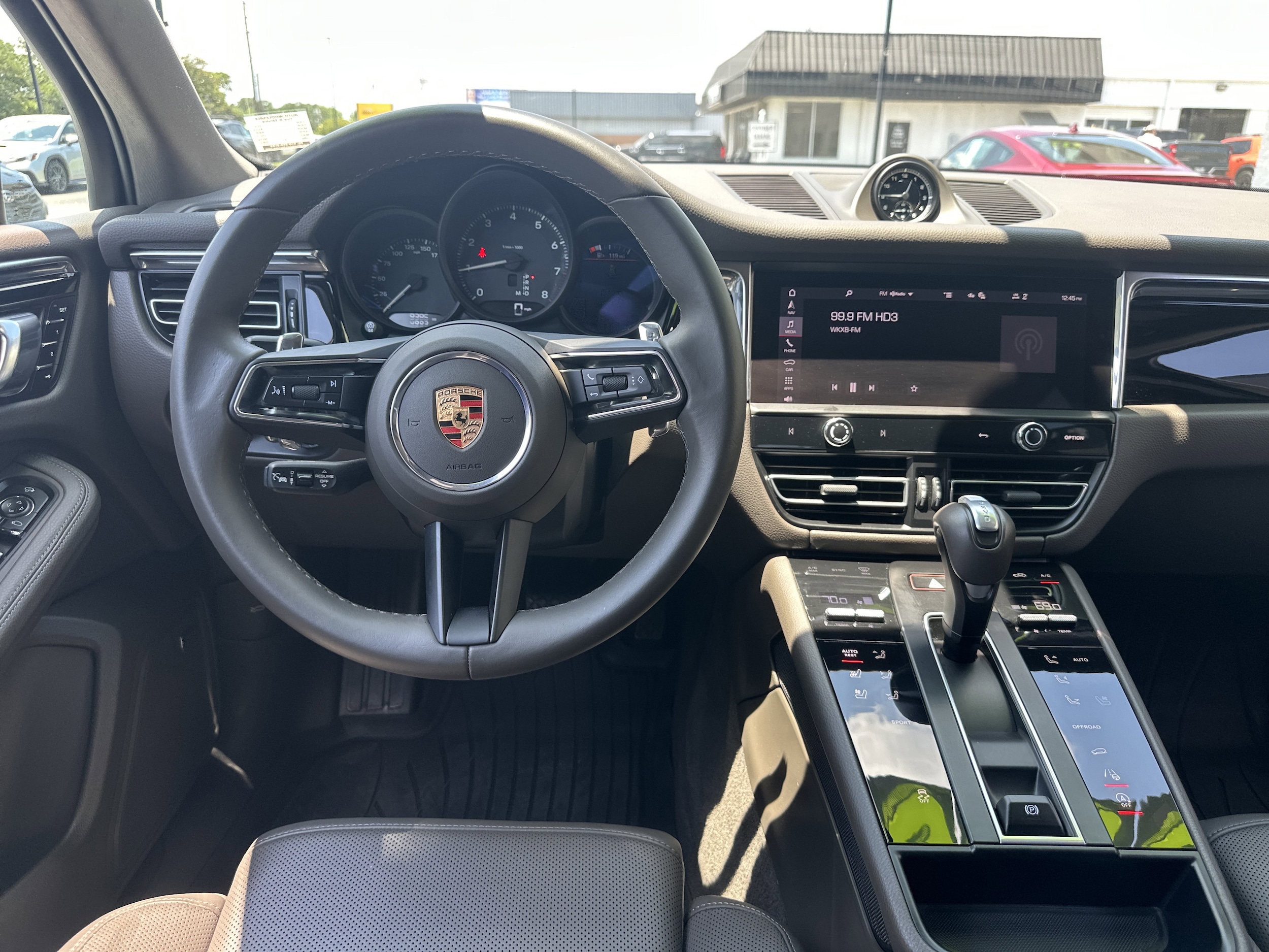 2025 Porsche Macan - Photo 15
