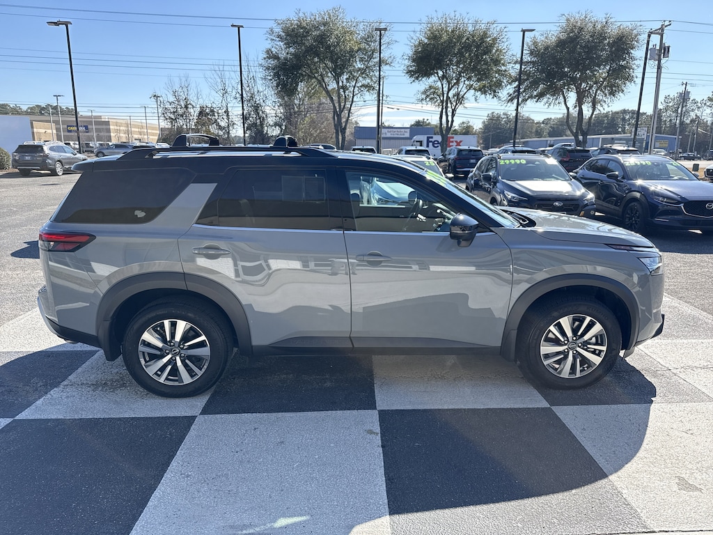 Used 2024 Nissan Pathfinder SL SUV