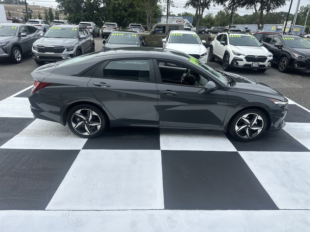 Used 2023 Hyundai Elantra SEL Sedan