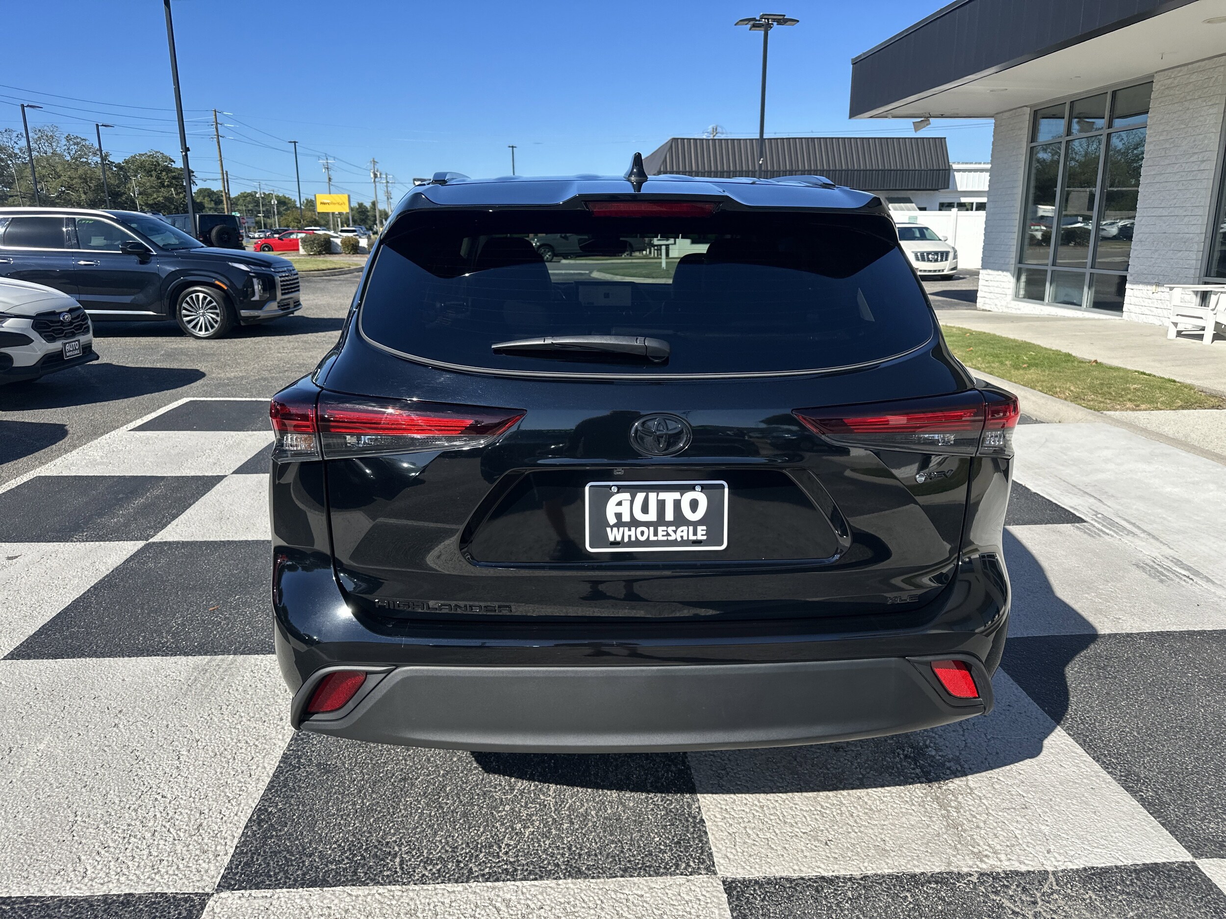 2025 Toyota Highlander Hybrid XLE photo 3