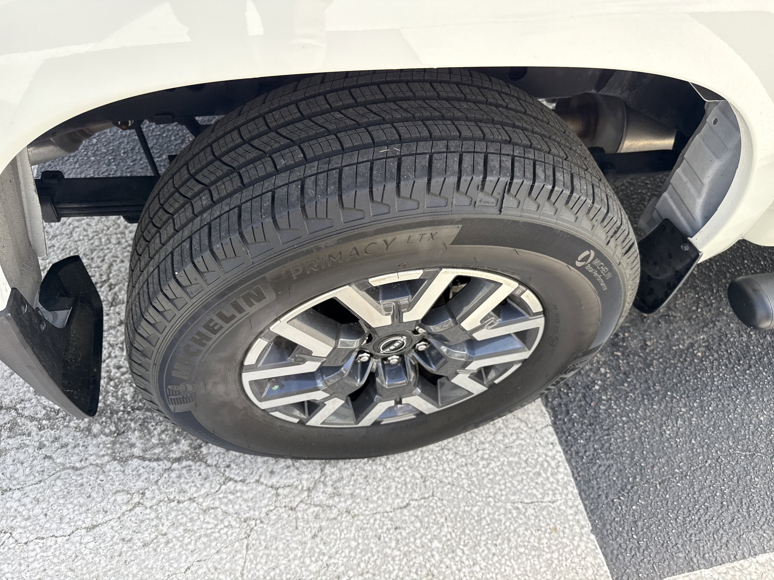 2024 Nissan Frontier SL - Photo 12