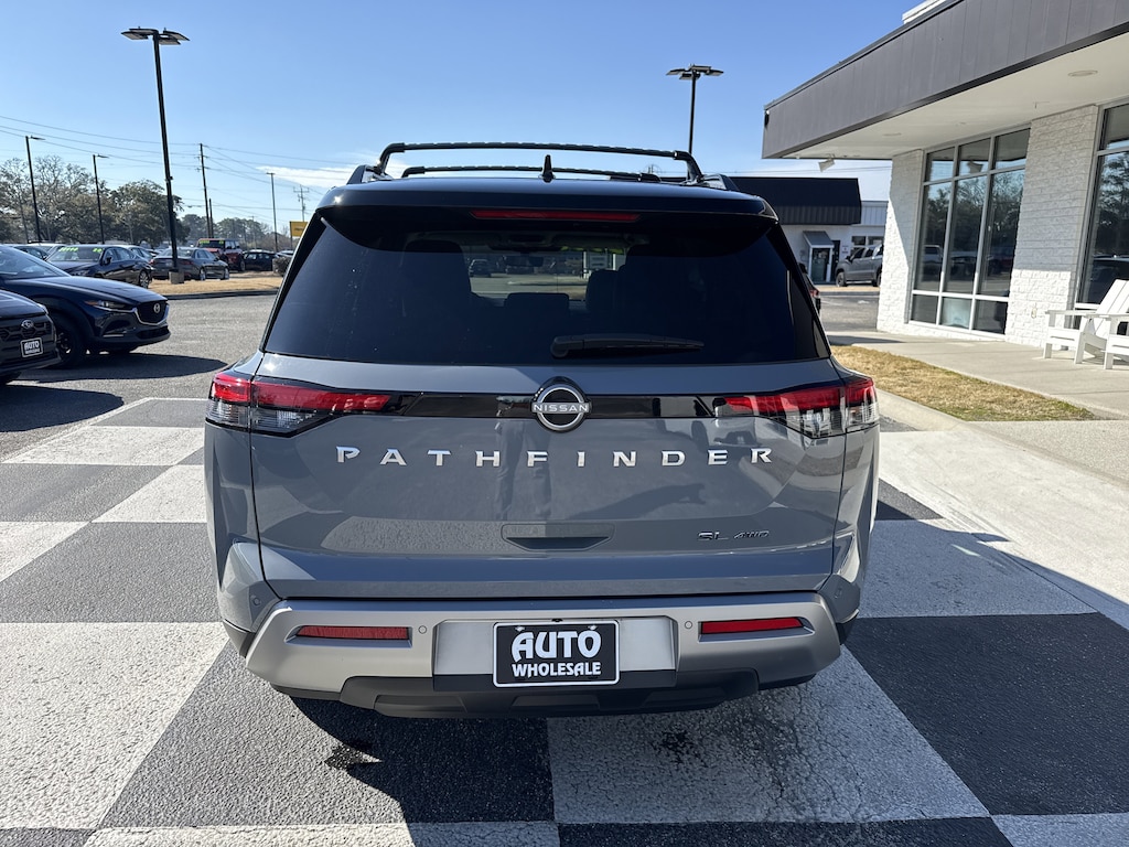 Used 2024 Nissan Pathfinder SL SUV