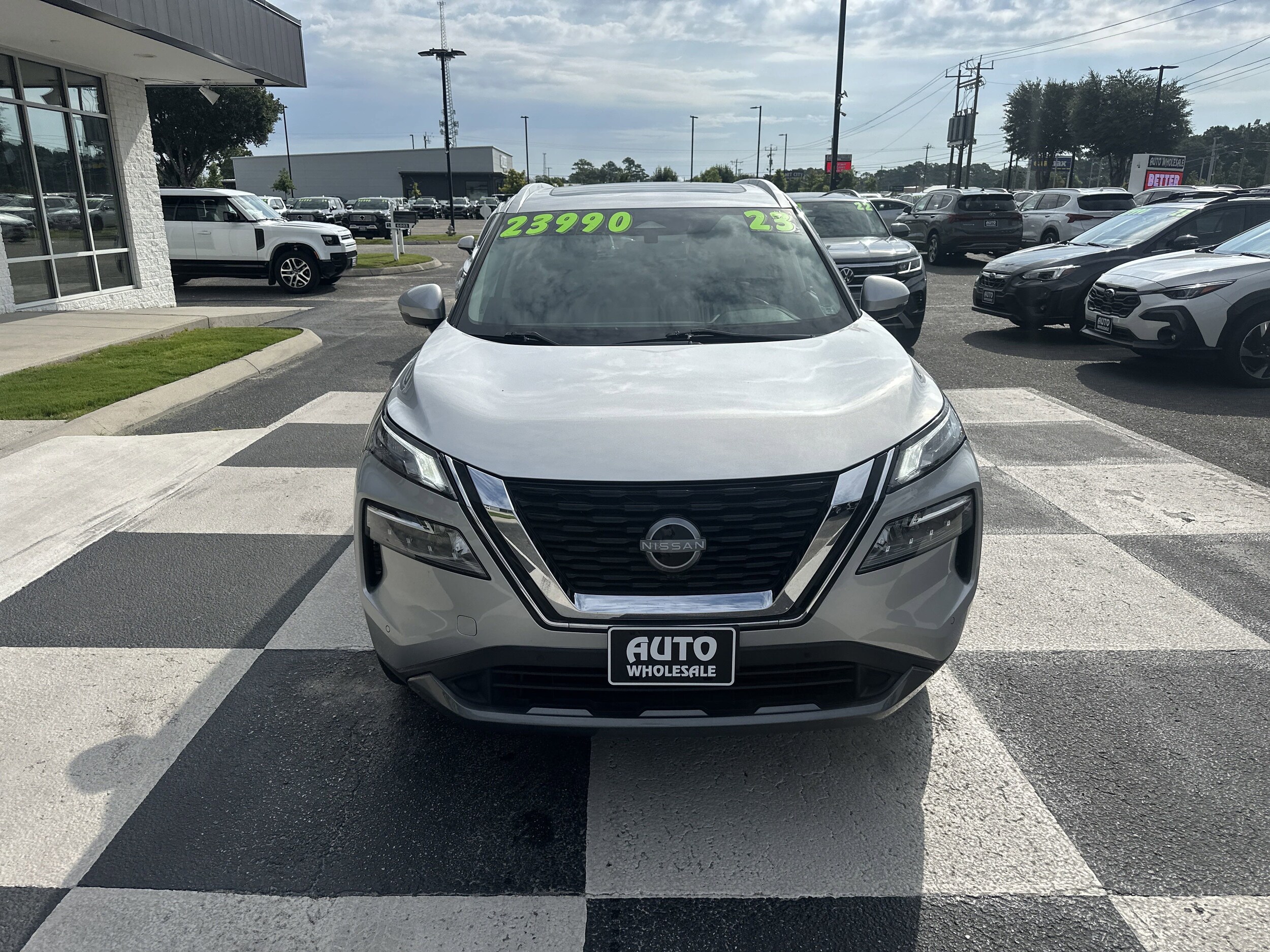 2023 Nissan Rogue SL photo 2