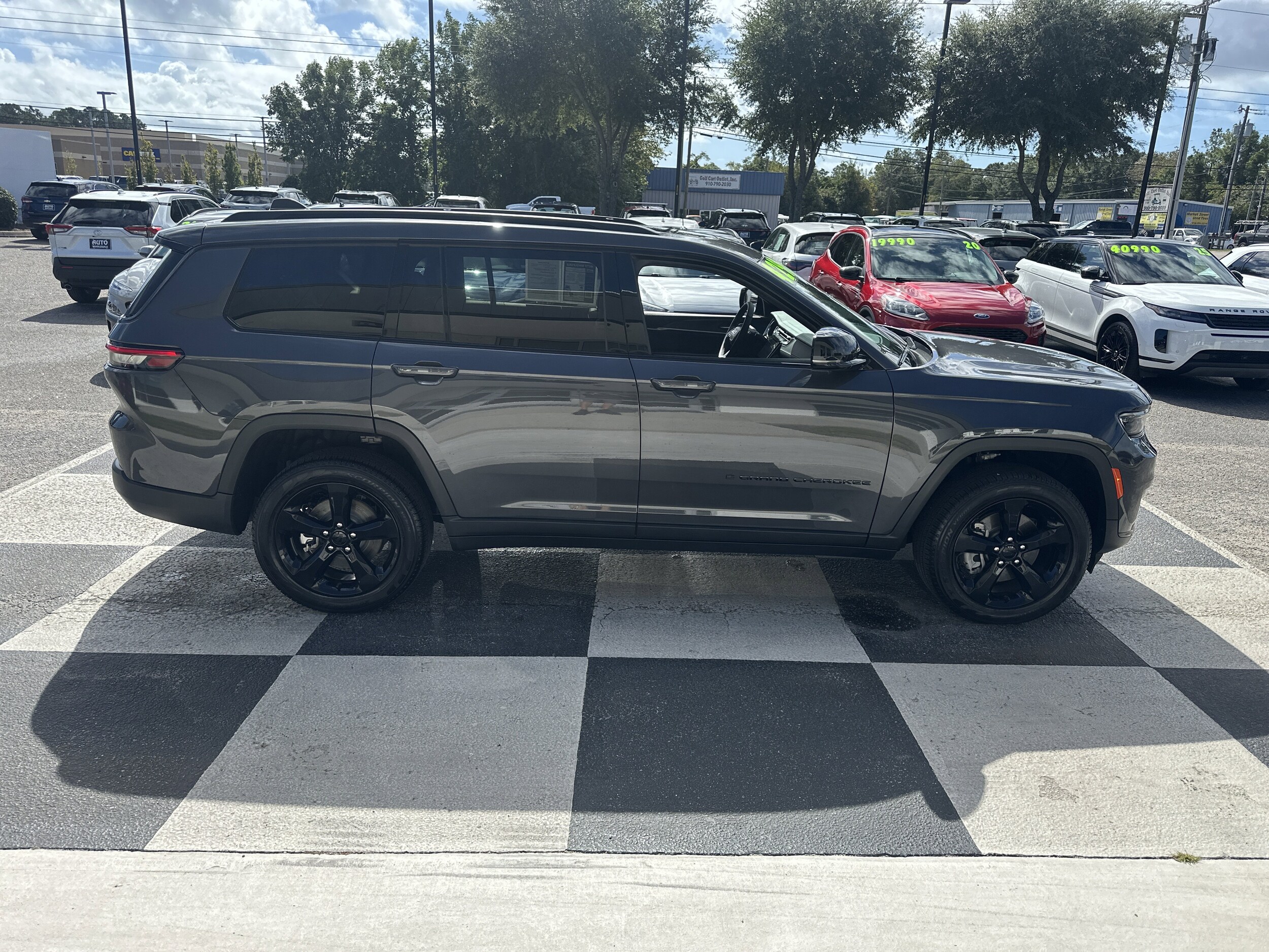 2025 Jeep Grand Cherokee Limited photo 3