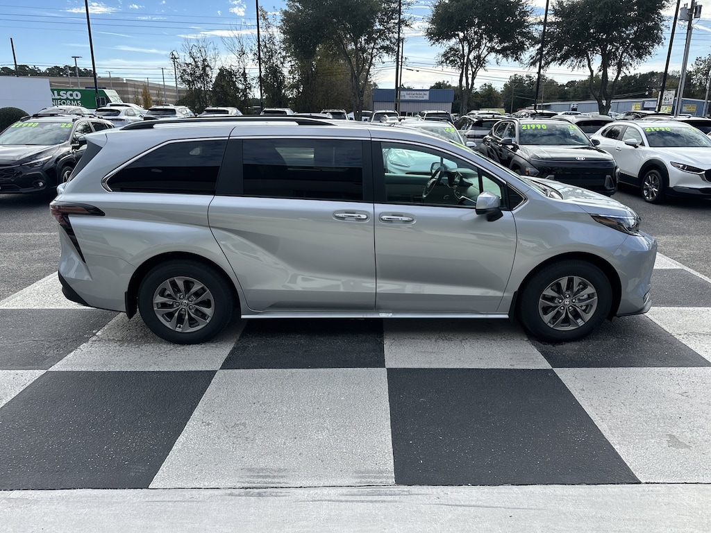 Used 2025 Toyota Sienna XLE 8 Passenger Van Passenger Van
