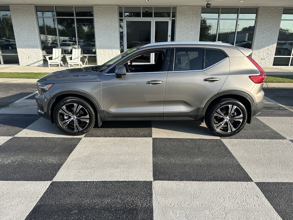 Used 2021 Volvo XC40 T4 Inscription SUV