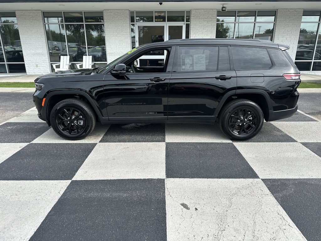 Used 2025 Jeep Grand Cherokee L Laredo SUV